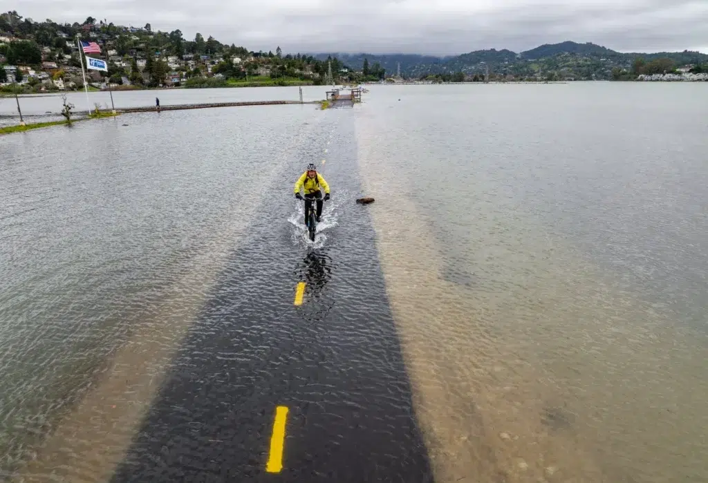 Flood and storm documentary photography by Josh Edelson, AFP photojournalist