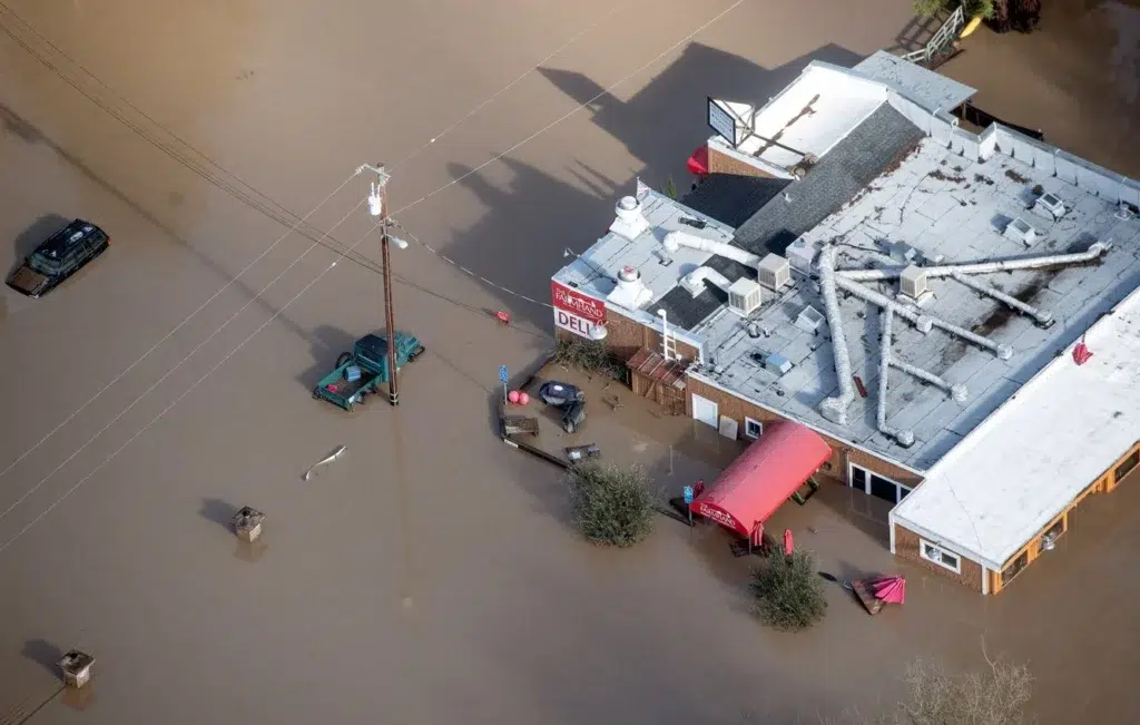Flood and storm documentary photography by Josh Edelson, AFP photojournalist