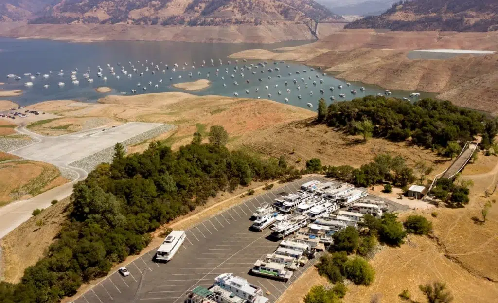 California's Lake Oroville fills to 100% capacity for 2nd straight year, photo by Josh Edelson/AFP