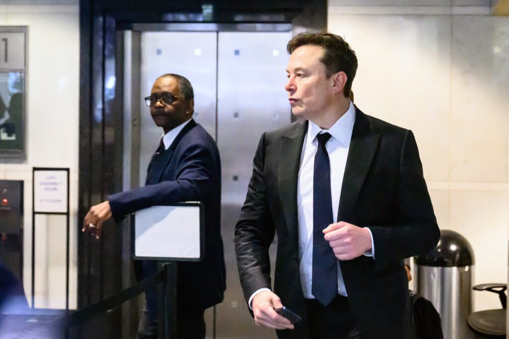 Elon Musk enters federal court in Oakland during the Elon Musk vs. OpenAI trial — photo by Josh Edelson/AFP