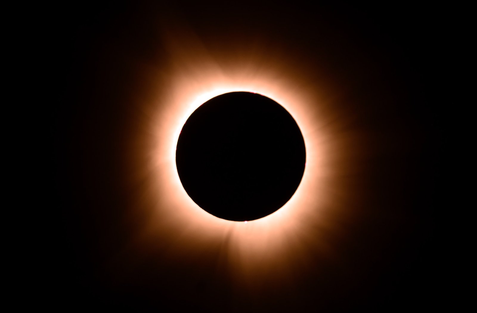 total-solar-eclipse-full-corona-josh-edelson