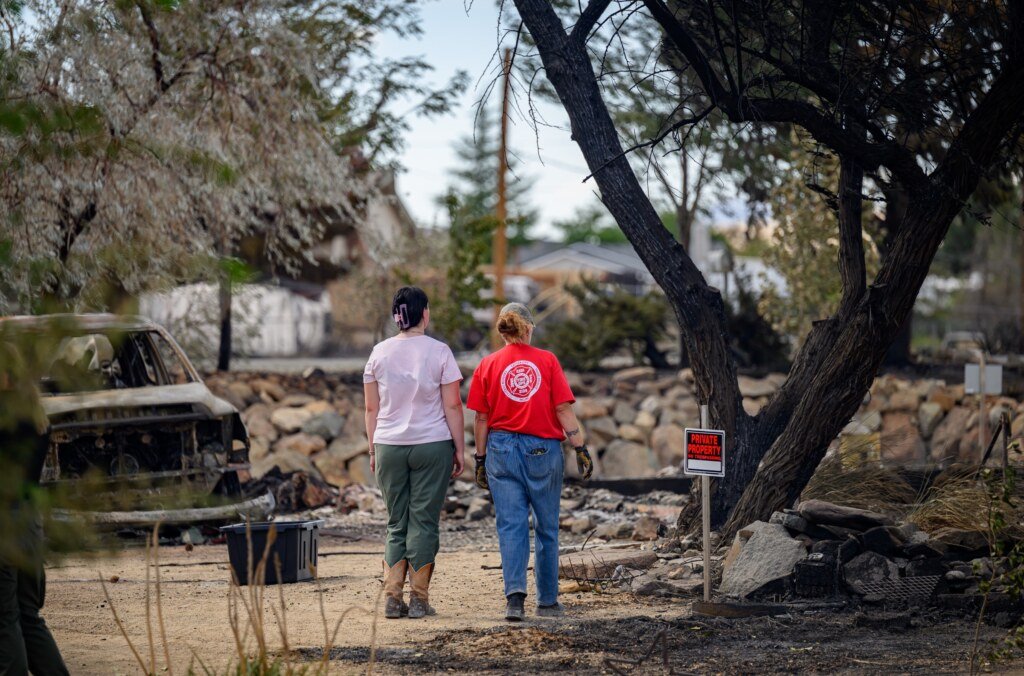 Residents view their burned home during the Hawk Fire in Reno, Nevada, August 24, 2026. (Josh Edelson / AFP)