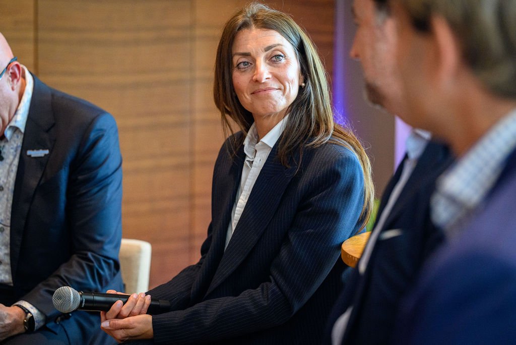 Service to Salesforce Summit at the St. Regis San Francisco during Dreamforce week, corporate event photography by Josh Edelson
