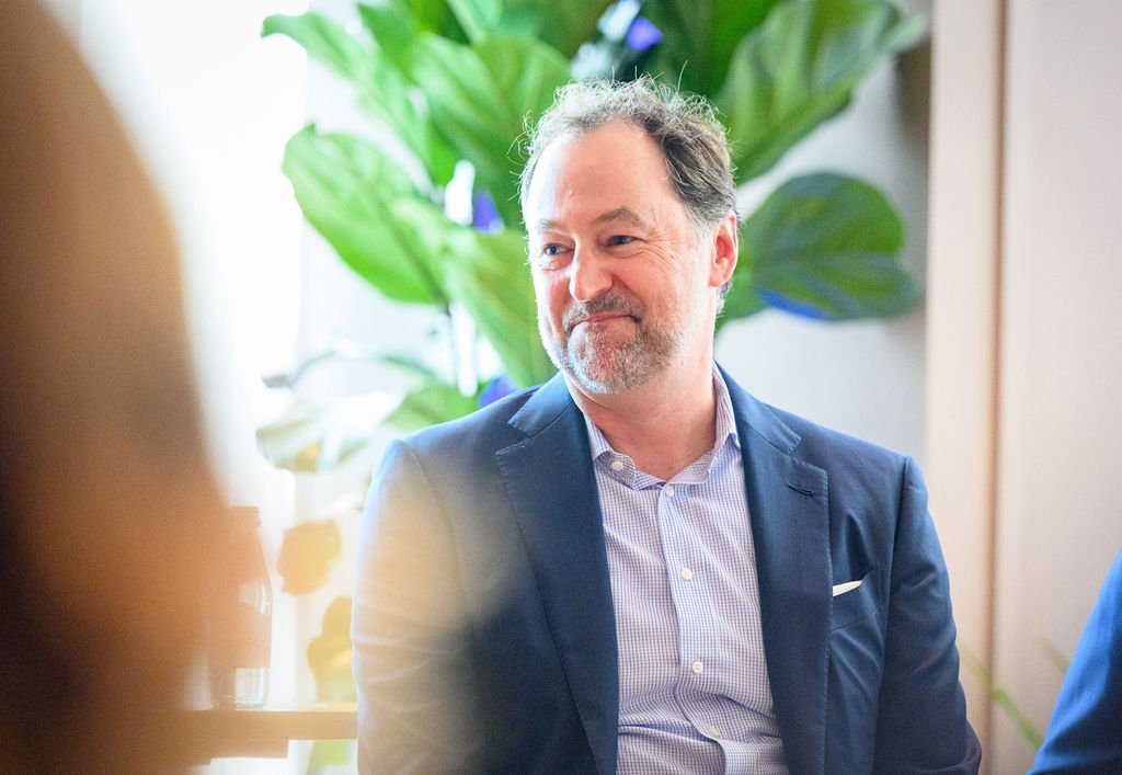 Service to Salesforce Summit at the St. Regis San Francisco during Dreamforce week, corporate event photography by Josh Edelson