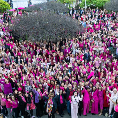 What It Takes to Photograph 950 People at Once